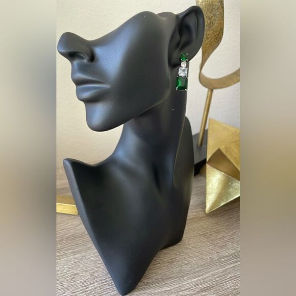 Emerald color stone drop earrings A208 - Picture 2 of 6
